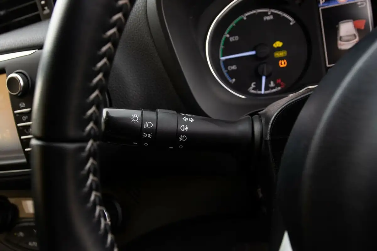 2019-toyota-yaris-15-vvt-i-gr-sport-big-17