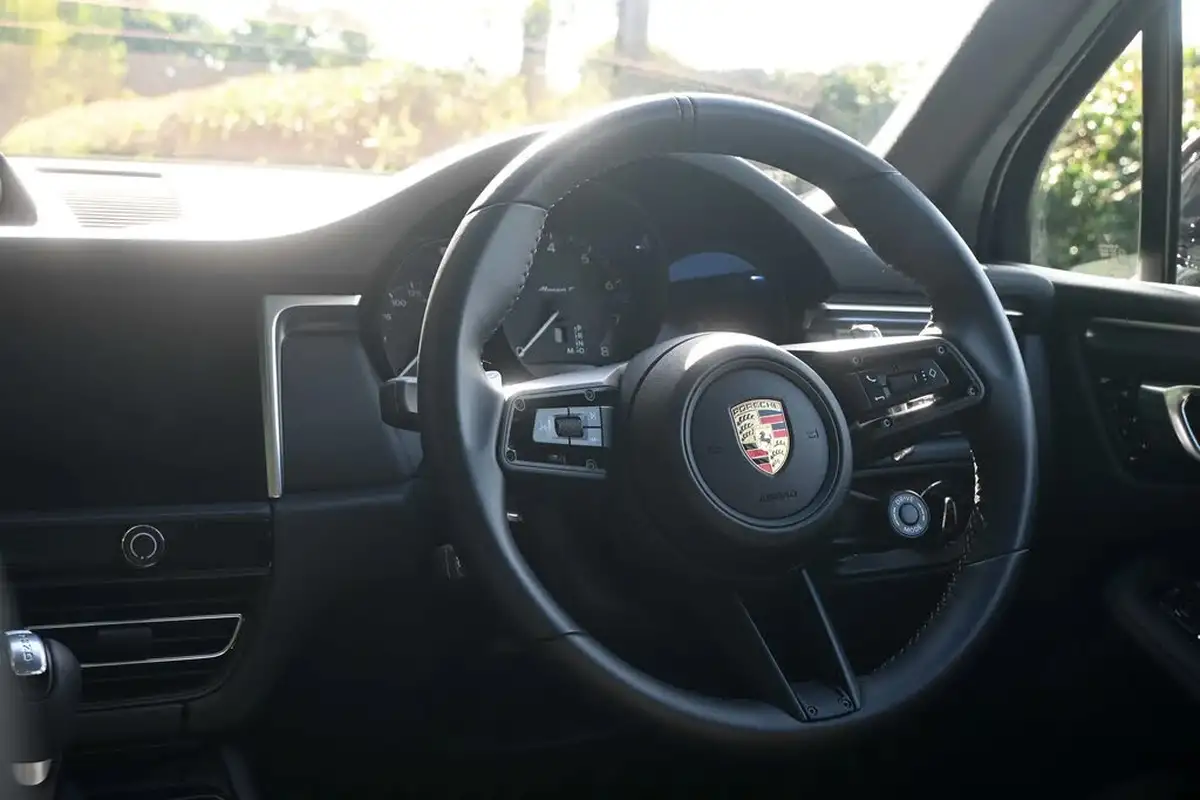 2023-porsche-macan-20-big-28