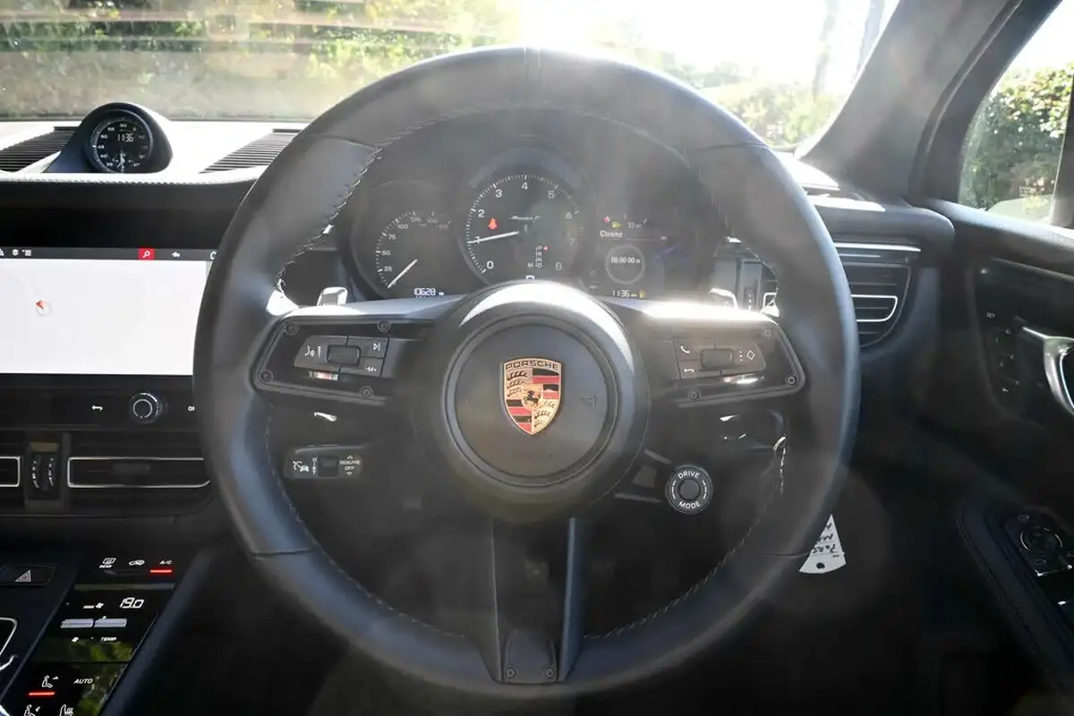 2023-porsche-macan-20-big-32