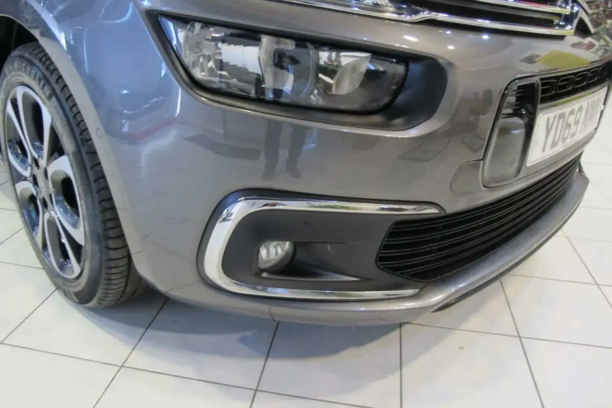 2019-citroen-grand-c4-spacetourer-12-puretech-flair-big-47