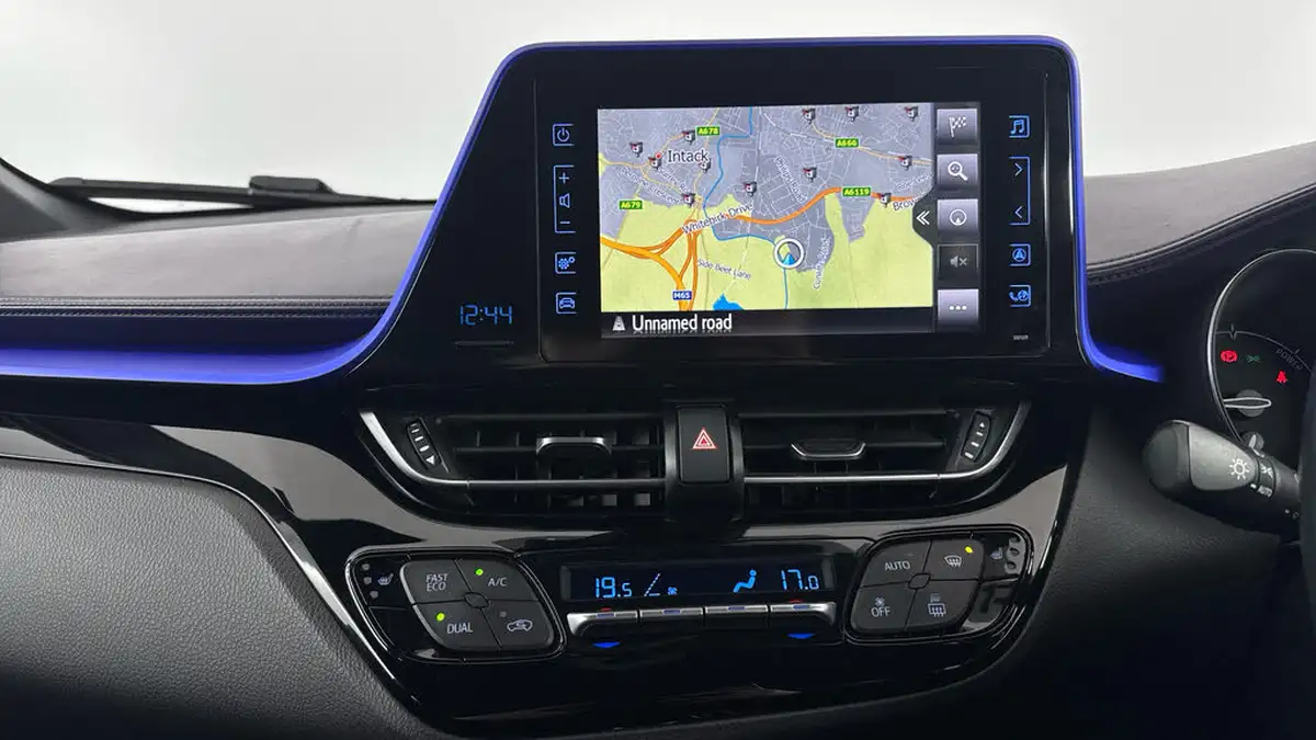 2018-toyota-c-hr-18-vvt-i-dynamic-big-11