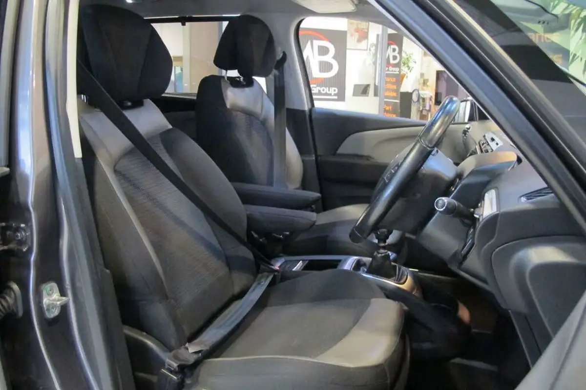2019-citroen-grand-c4-spacetourer-12-puretech-flair-big-19