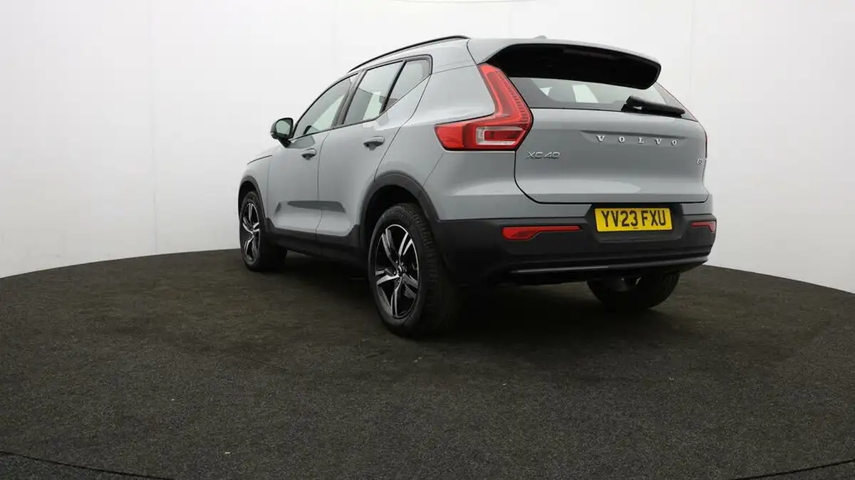 2023-volvo-xc40-20-b3-plus-big-76