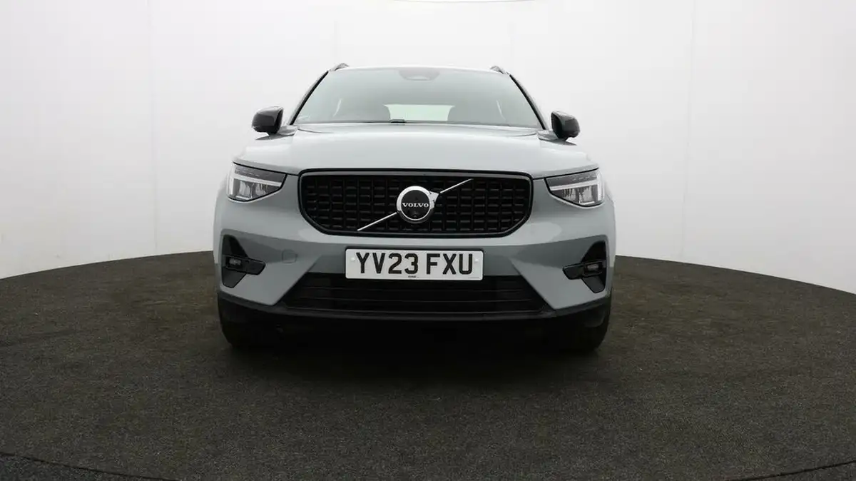 2023-volvo-xc40-20-b3-plus-big-52