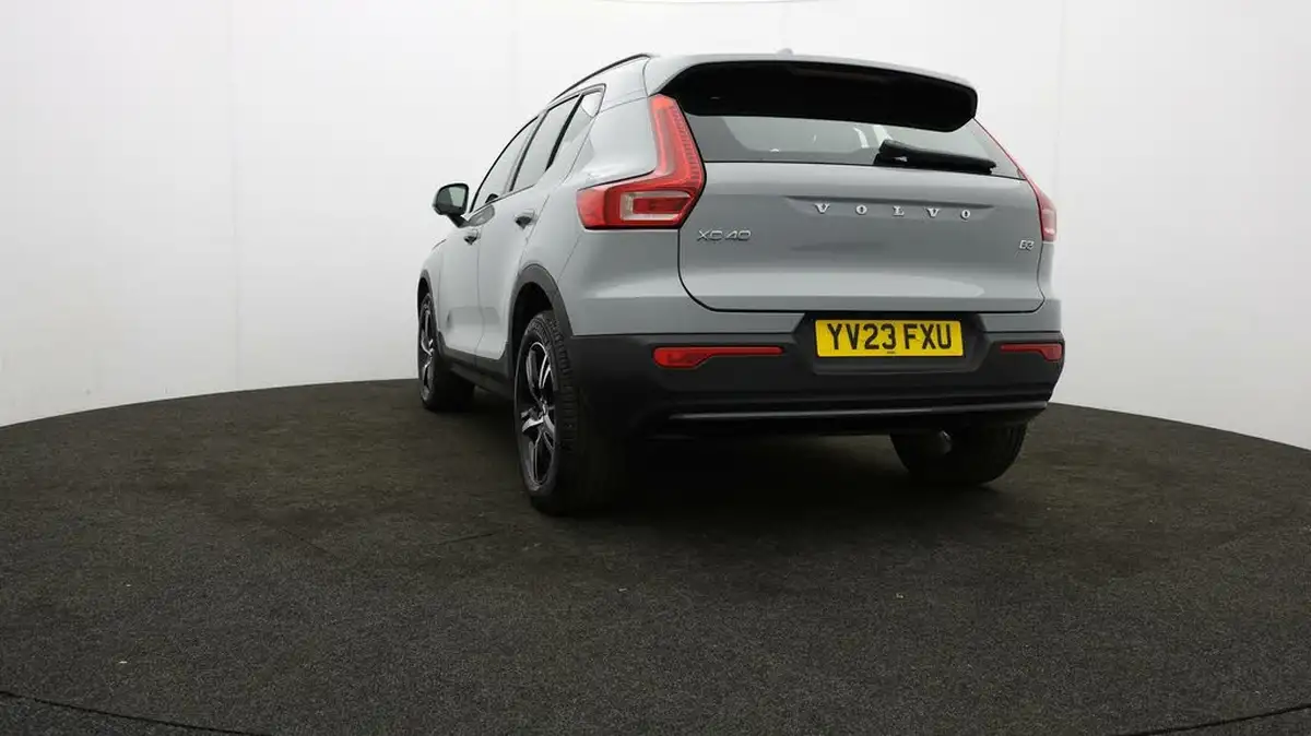 2023-volvo-xc40-20-b3-plus-big-28
