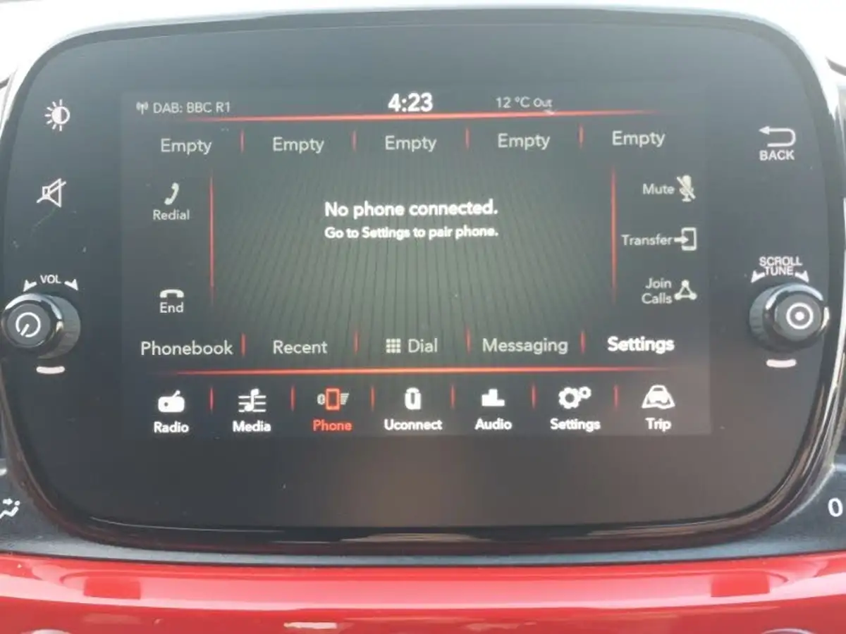 2023-fiat-500c-10-red-big-17