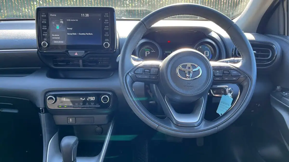 2023-toyota-yaris-15-vvt-i-design-big-5