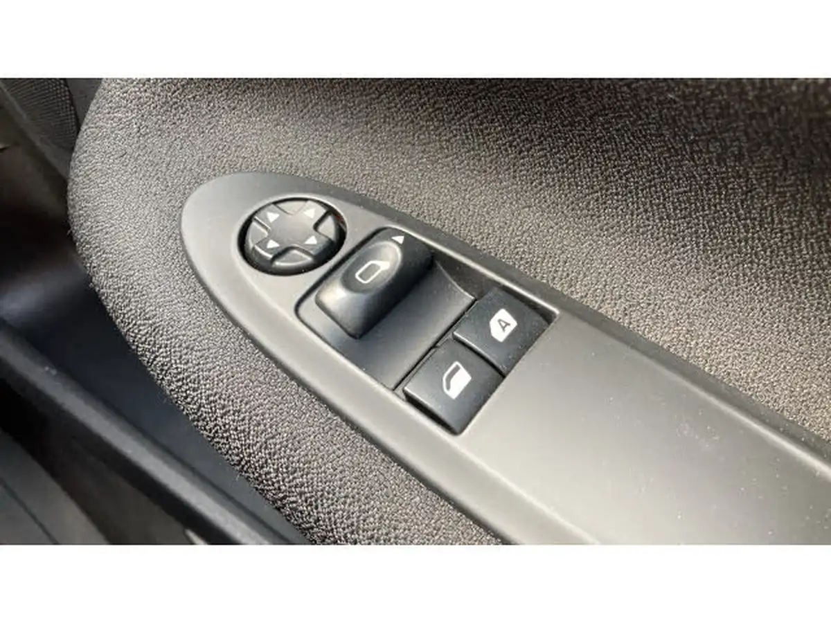 2018-ds-ds-3-12-puretech-connected-chic-110ps-ss-eat6-big-30