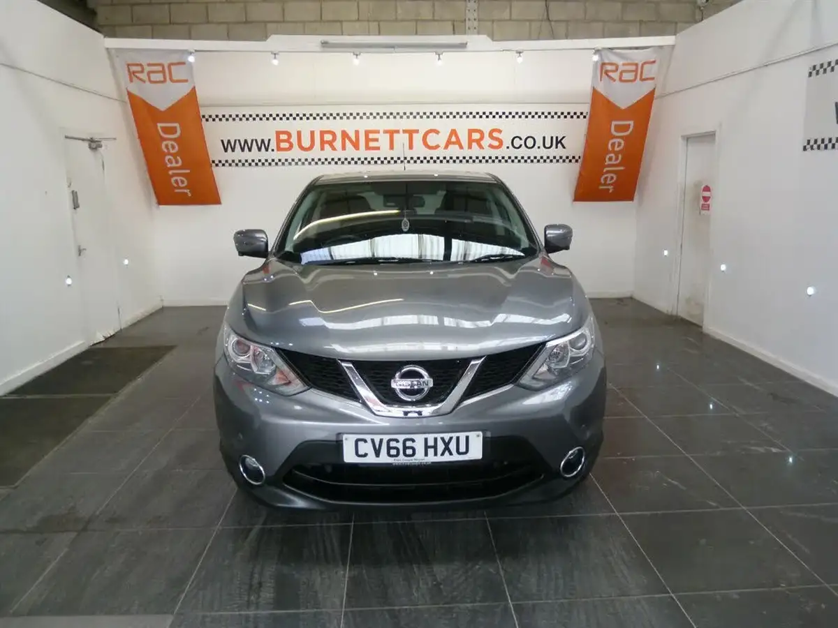 2016-nissan-qashqai-12-dig-t-n-connecta-big-3