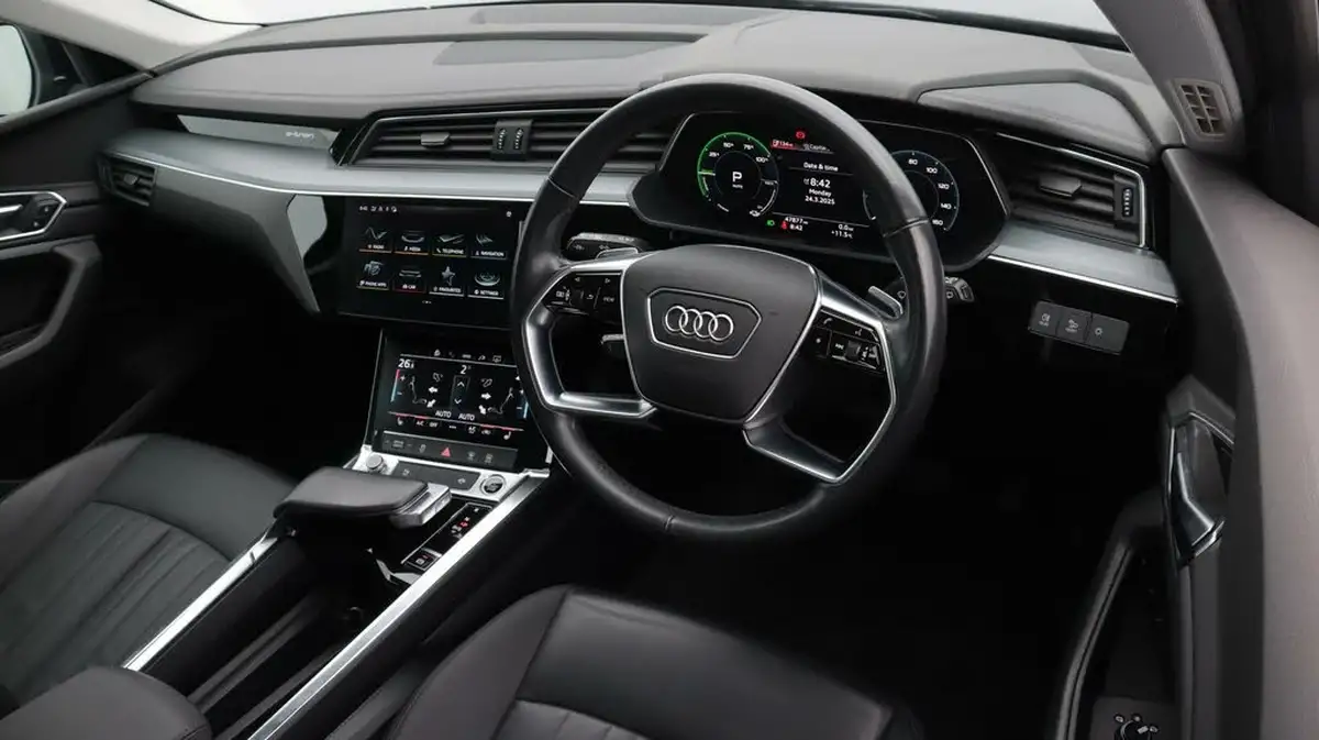 2022-audi-e-tron-55e-technik-station-wagon-big-9