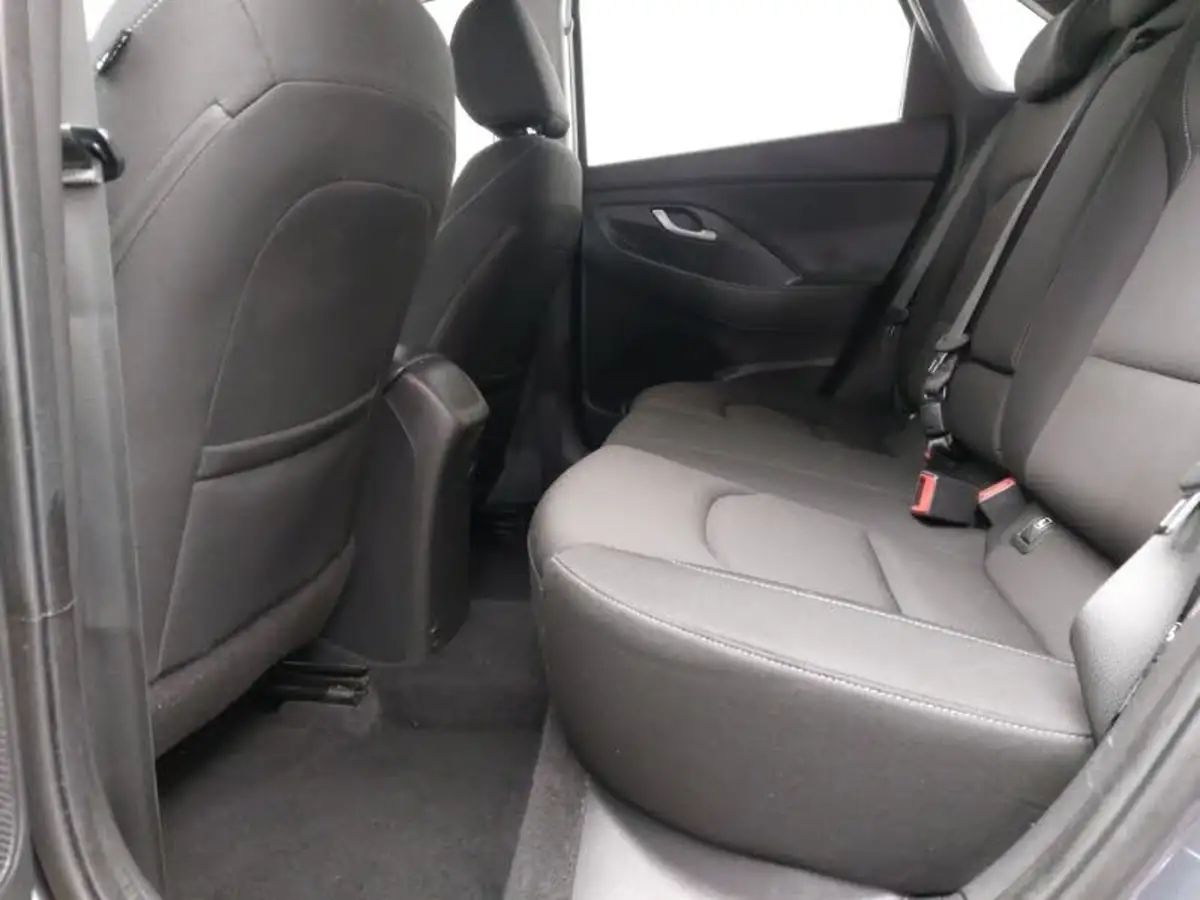 2018-hyundai-i30-10-t-gdi-se-blue-drive-isg-hatchback-big-5