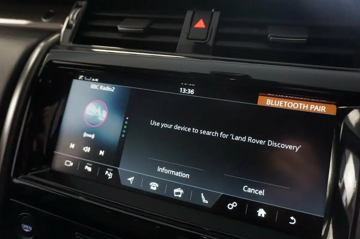 2020-land-rover-discovery-30-sd6-hse-big-36