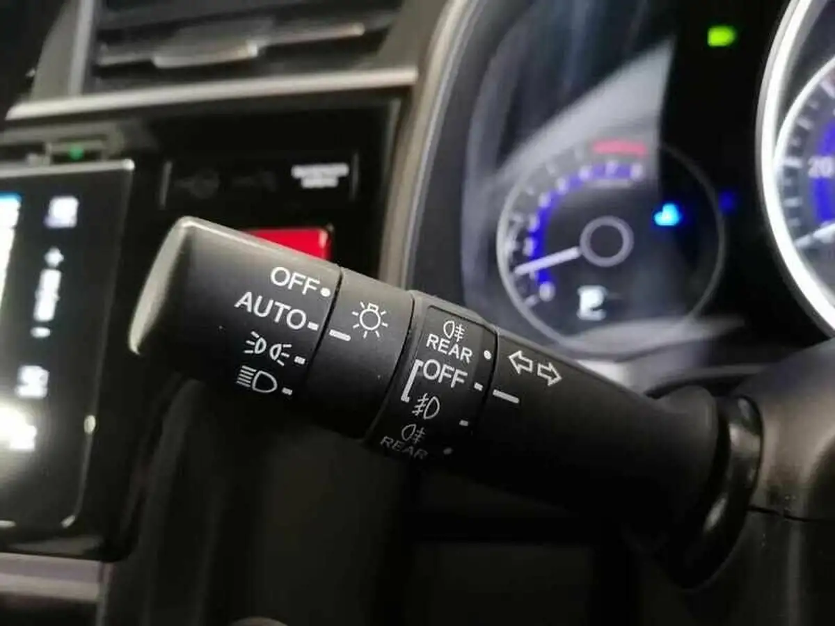 2018-honda-jazz-13-i-vtec-ex-navi-cvt-big-21