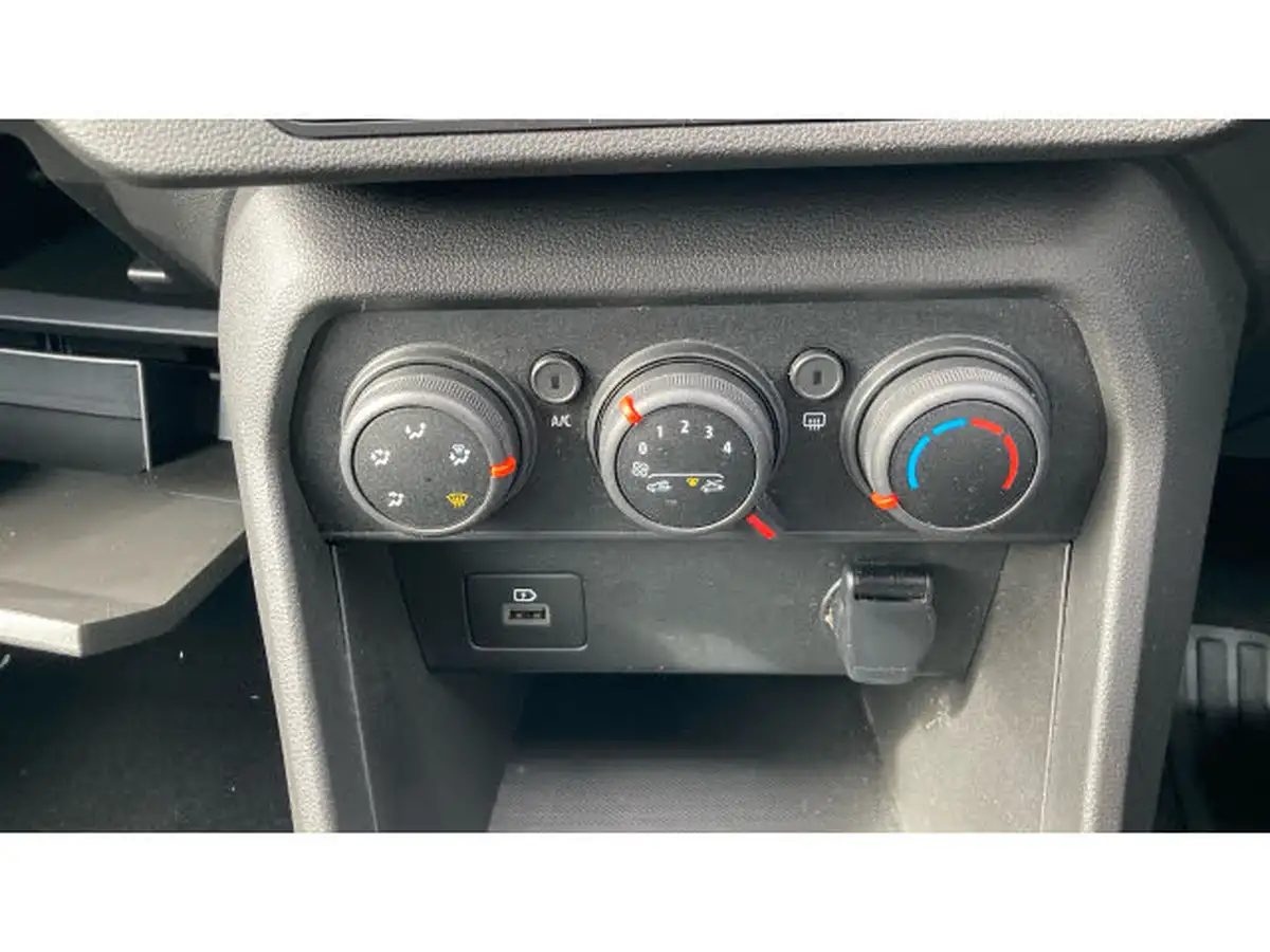 2022-dacia-sandero-10-tce-comfort-90bhp-cvt-big-30