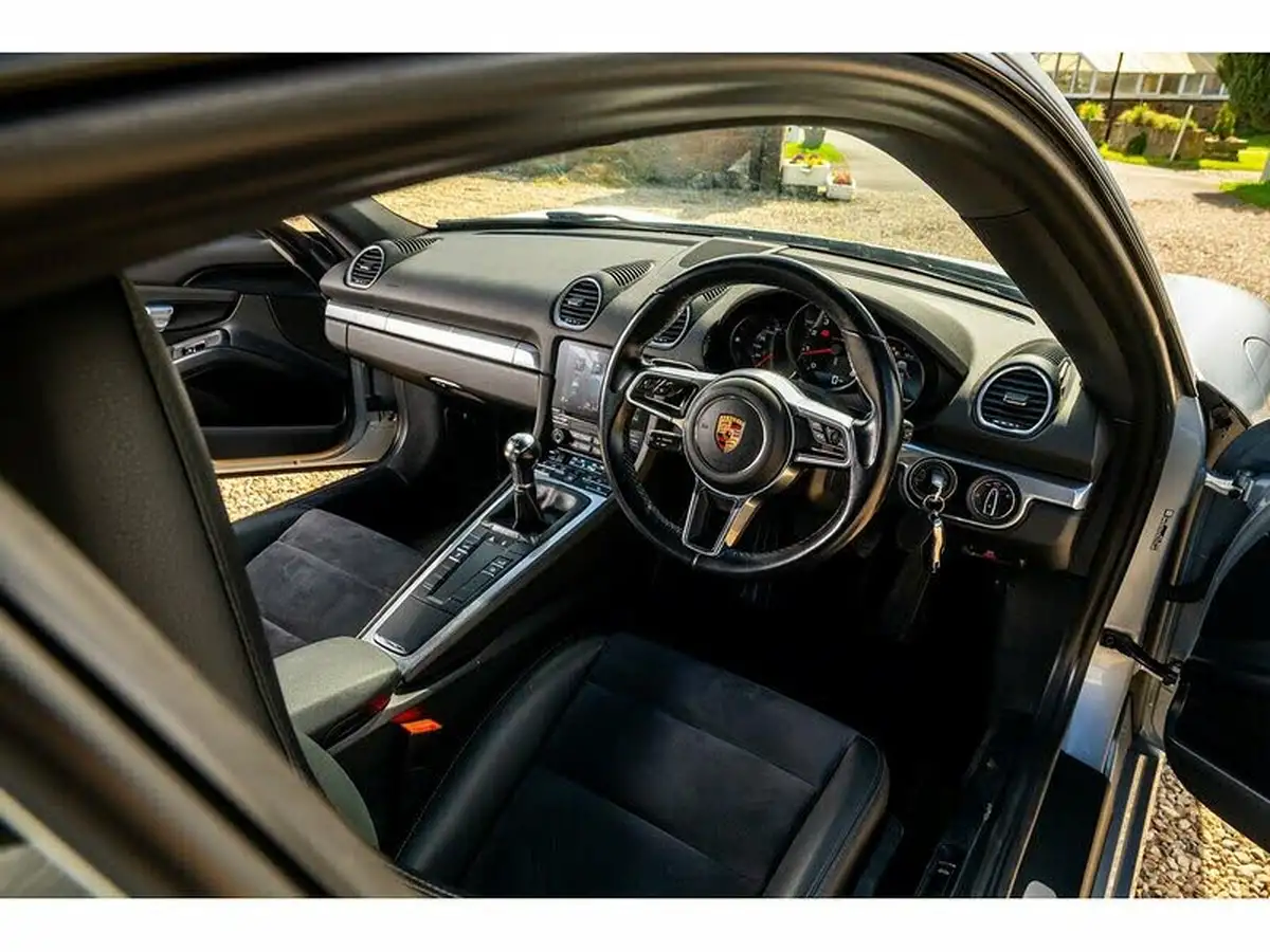 2016-porsche-cayman-718-20-big-5