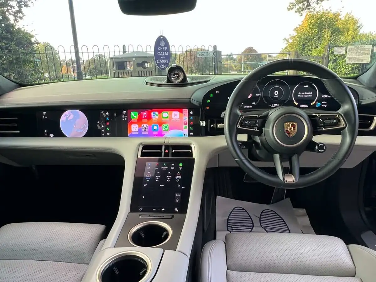 2020-porsche-taycan-e-turbo-big-60