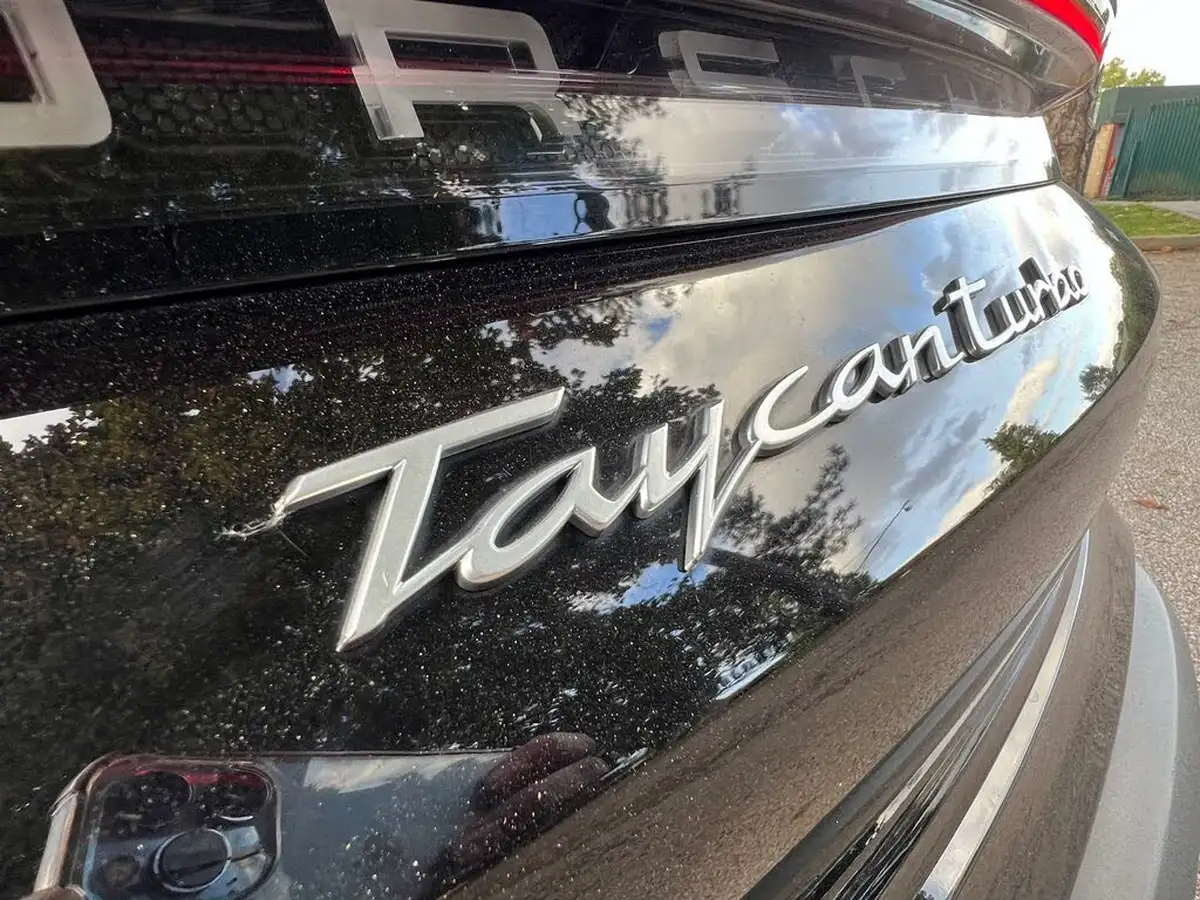 2020-porsche-taycan-e-turbo-big-36