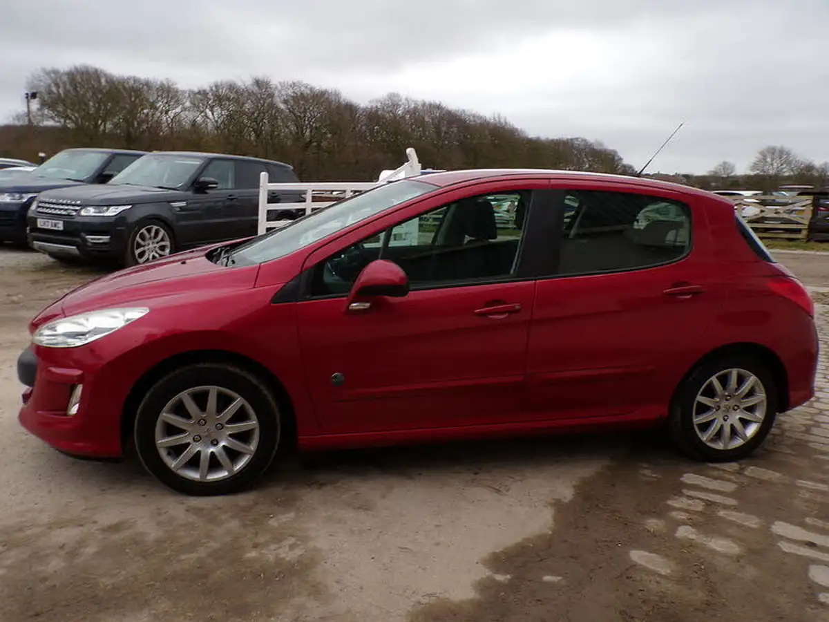 2011-peugeot-308-16td-envy-big-3