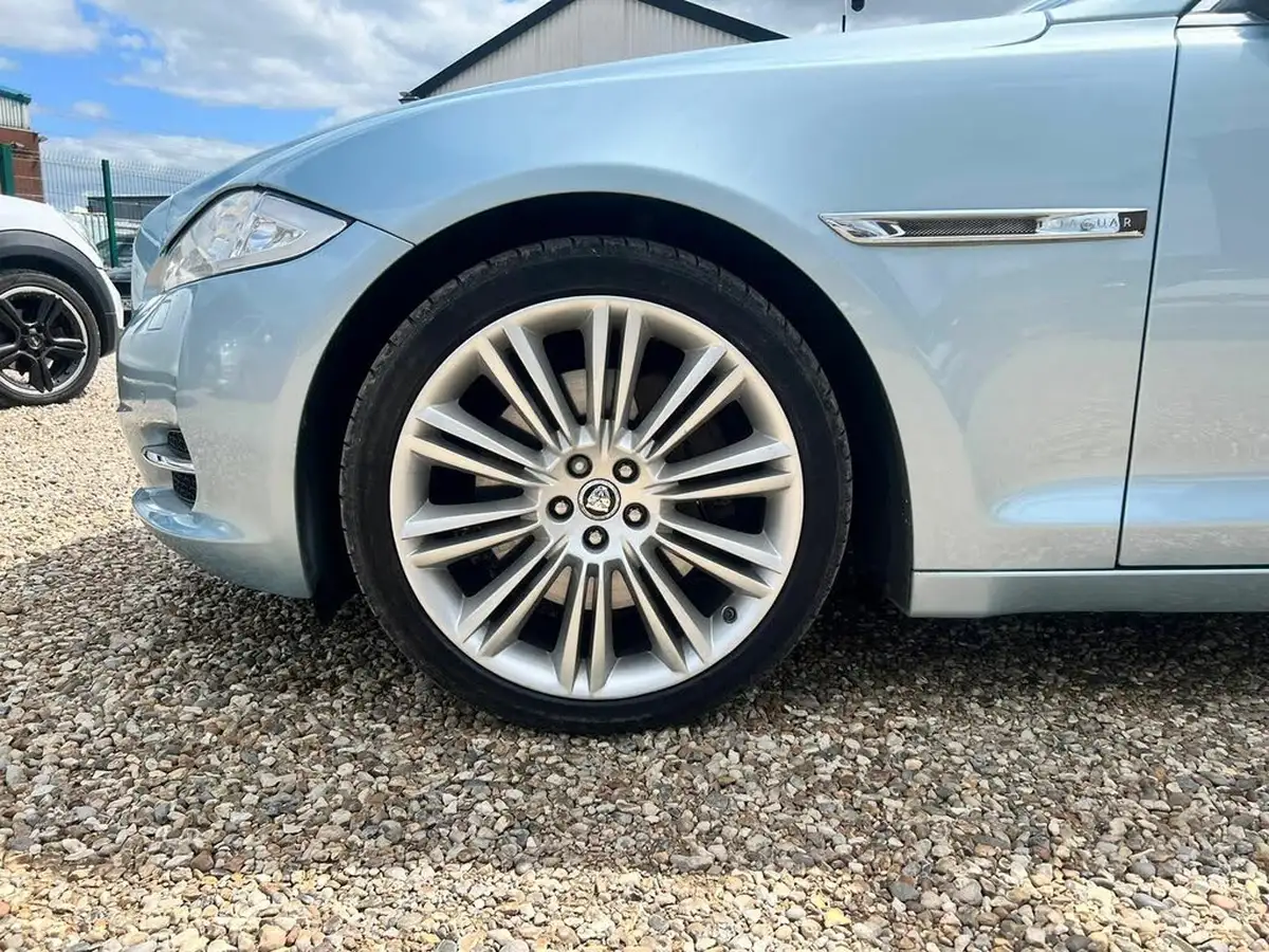 2011-jaguar-xj-series-30td-xj-portfolio-swb-big-76