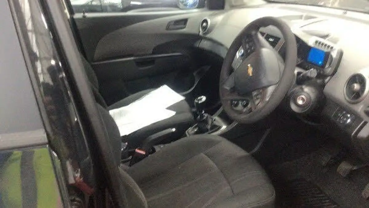 2012-chevrolet-aveo-12-lt-84bhp-big-5