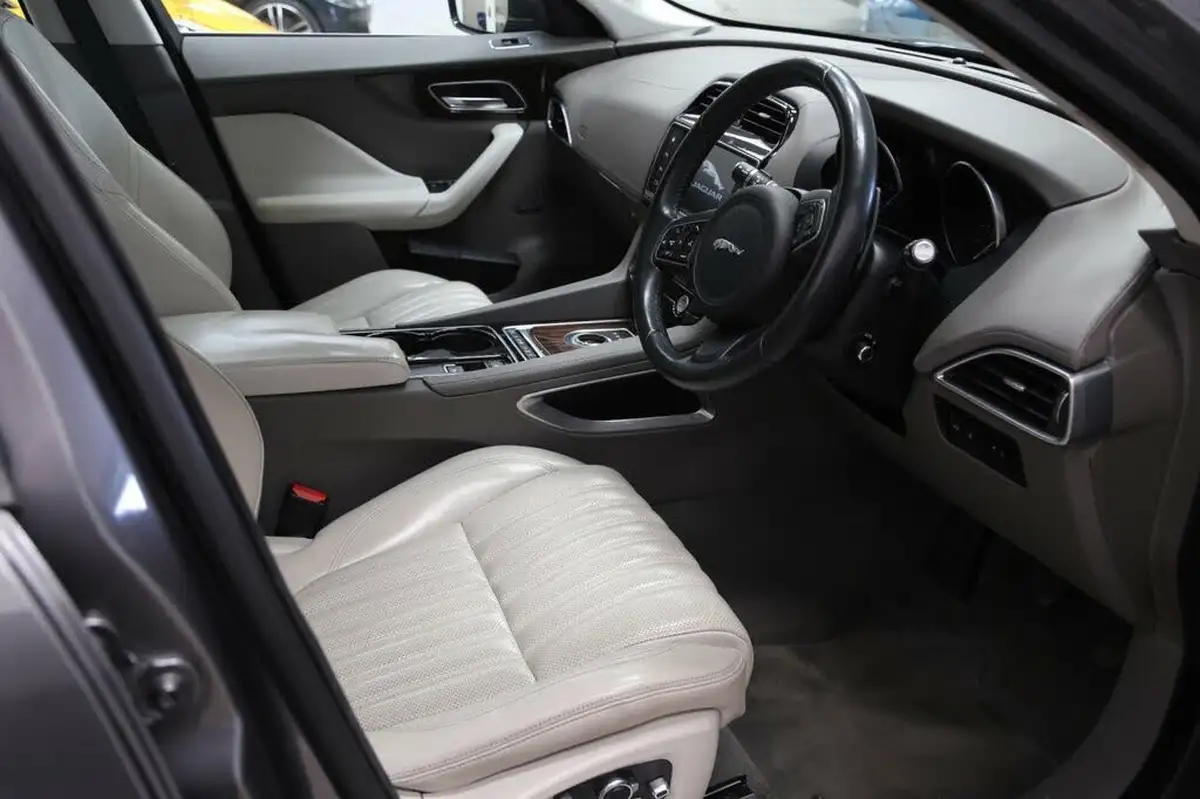2016-jaguar-f-pace-20-i4d-portfolio-awd-auto-big-33
