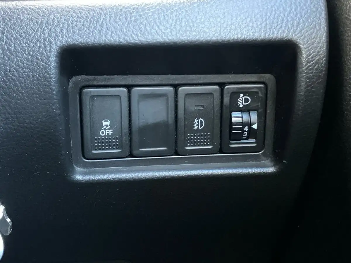 2016-suzuki-swift-12-sz-l-5d-big-32