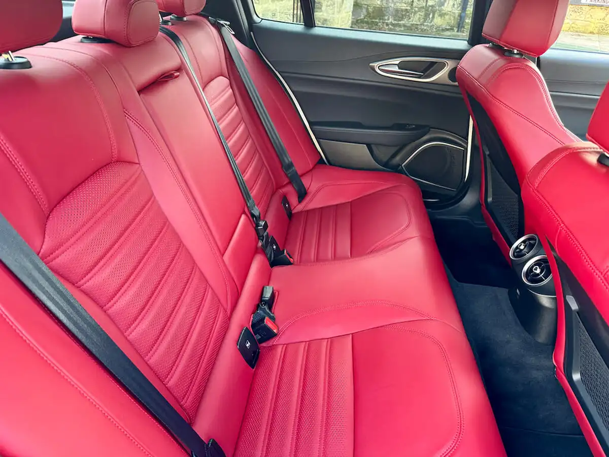 2023-alfa-romeo-giulia-20-veloce-big-15