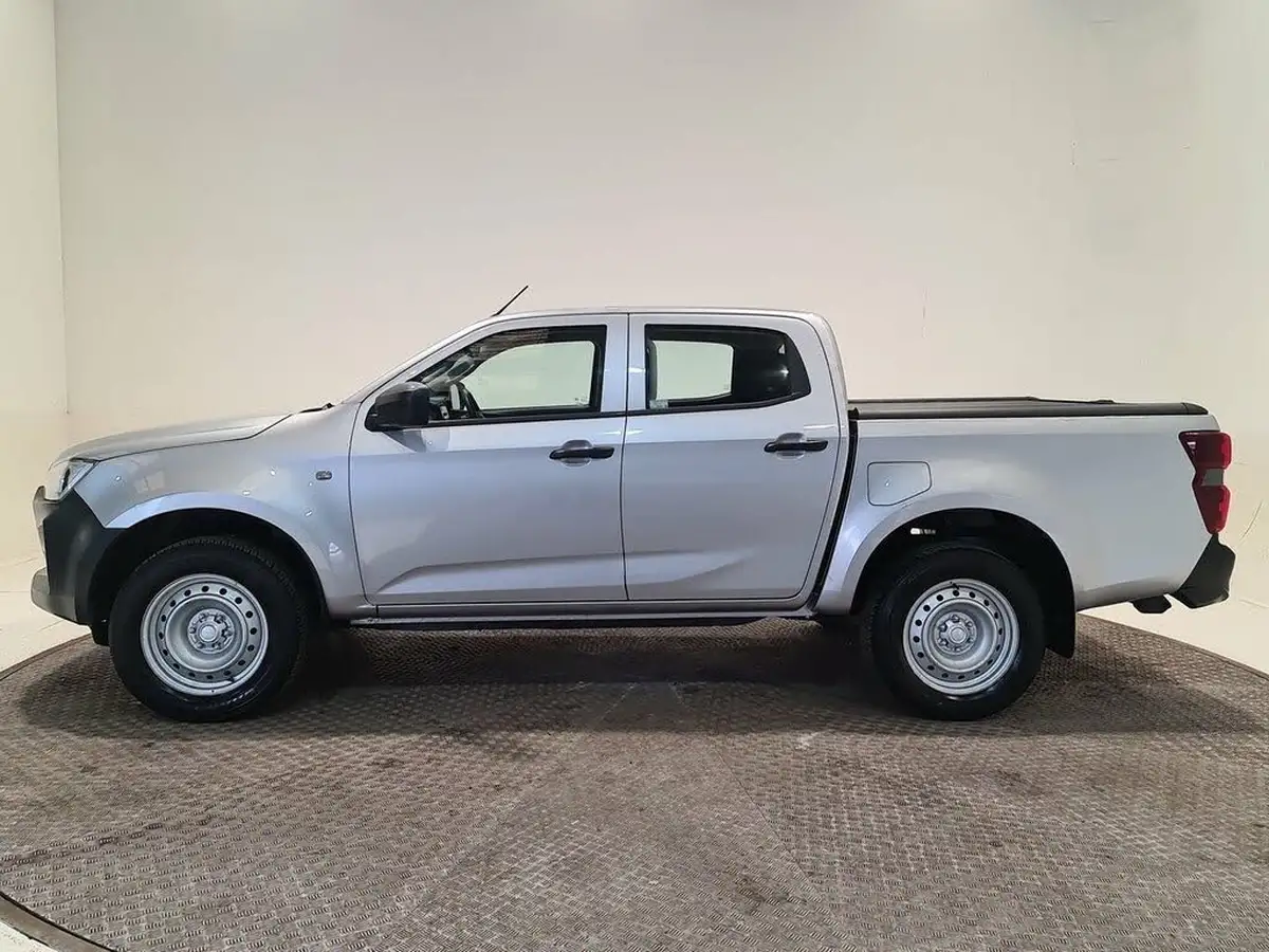 2023-isuzu-d-max-19td-utility-4x4-double-rear-differential-lock-big-3