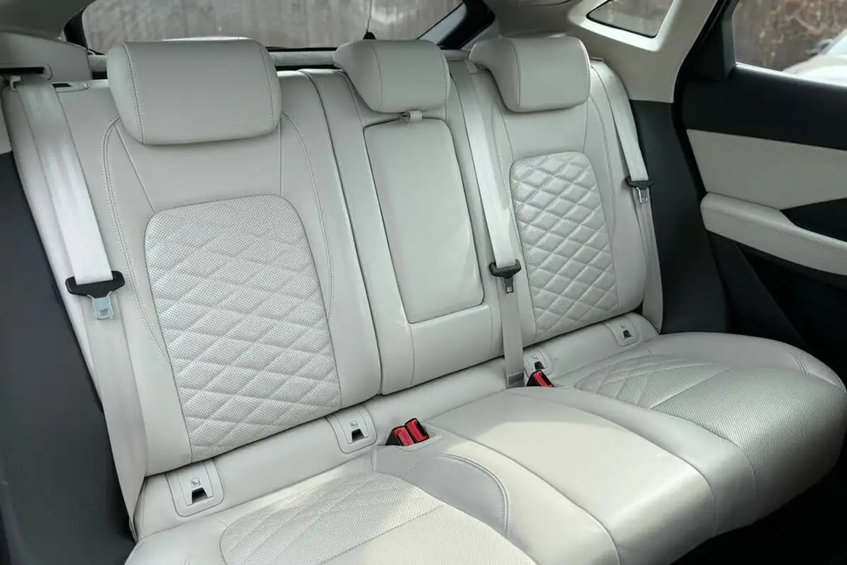 2019-jaguar-e-pace-20-i4-hse-200ps-big-13