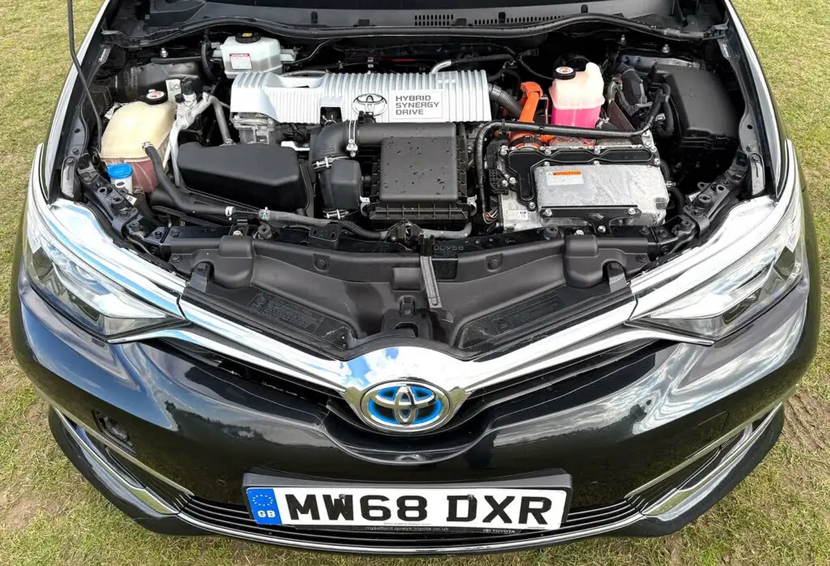 2018-toyota-auris-18-vvt-i-hsd-excel-pan-roof-hatchback-big-26