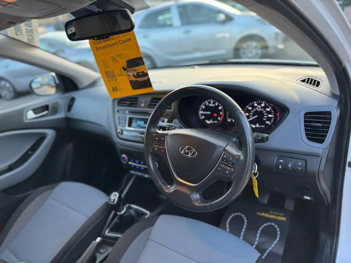 2016-hyundai-i20-10-premium-100ps-big-31