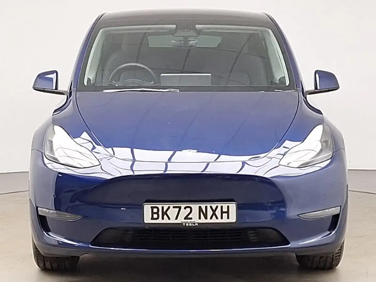 2022-tesla-model-y-e-long-range-big-11