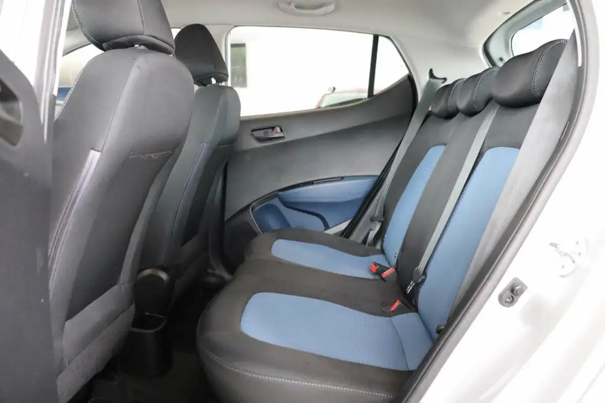 2015-hyundai-i10-12-se-auto-big-28