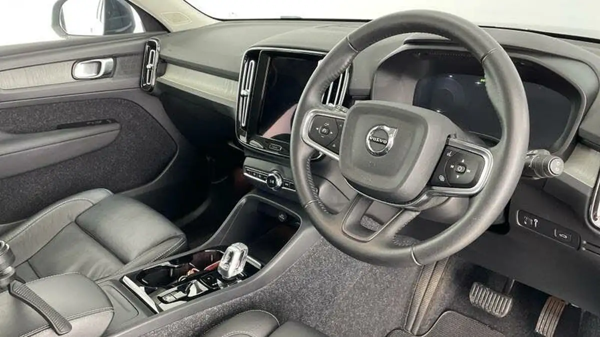 2021-volvo-xc40-20-b4-inscription-pro-194bhp-auto-big-5