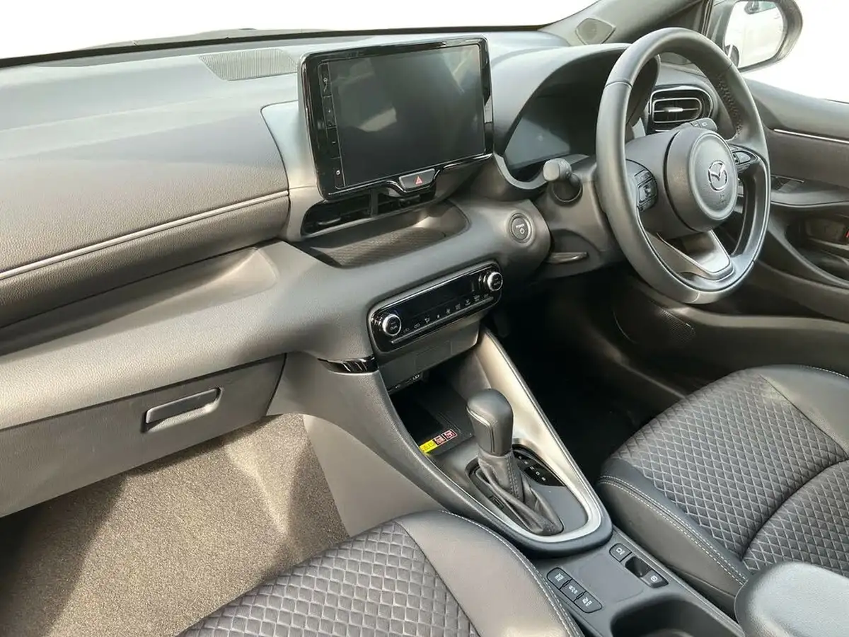 2024-mazda-mazda2-15-homura-big-6