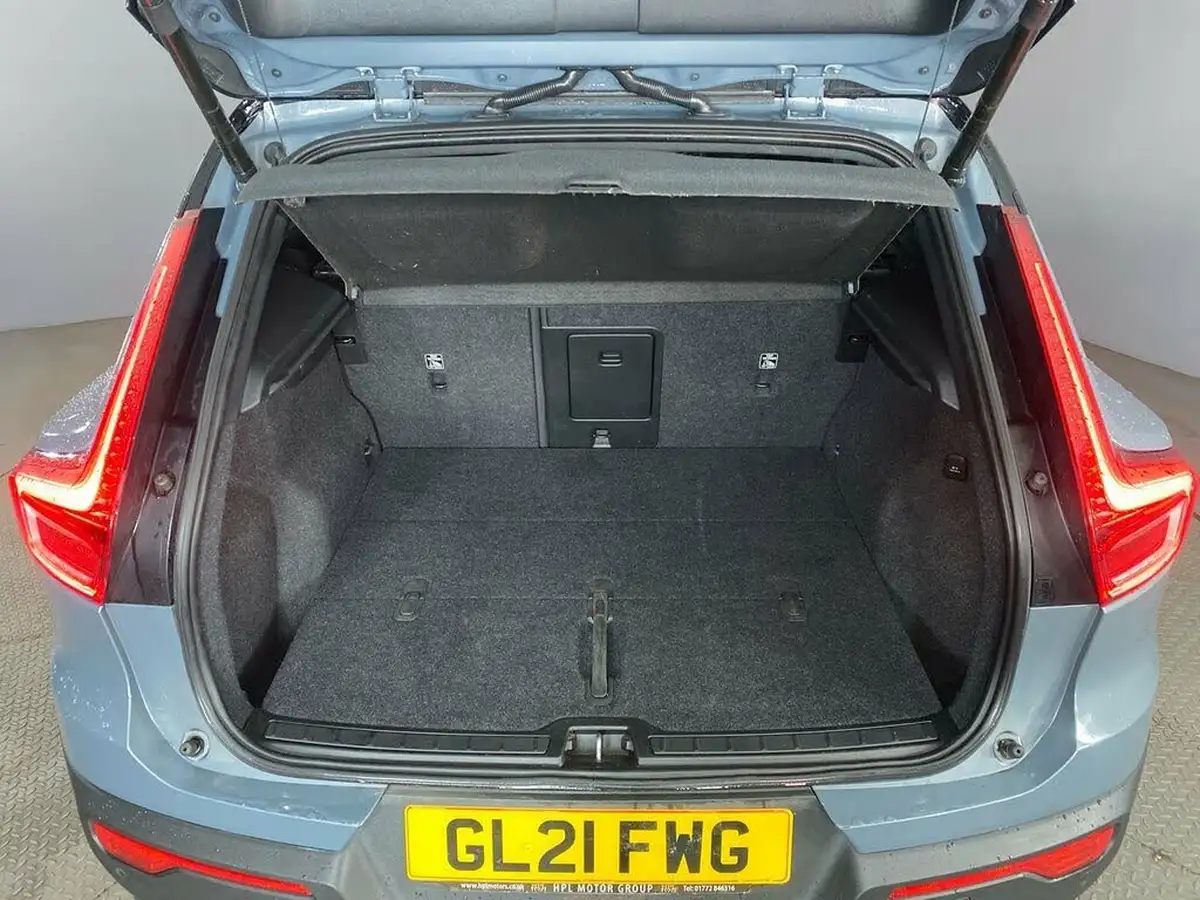 2021-volvo-xc40-e-p8-first-edition-big-12