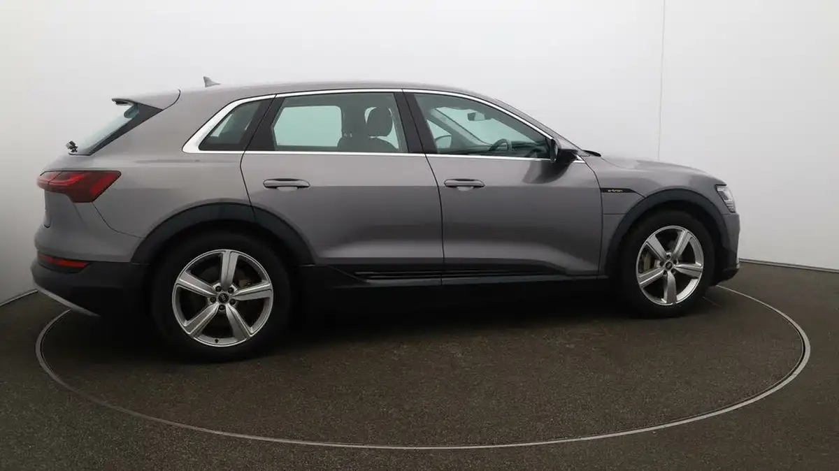 2021-audi-e-tron-55e-technik-station-wagon-big-44