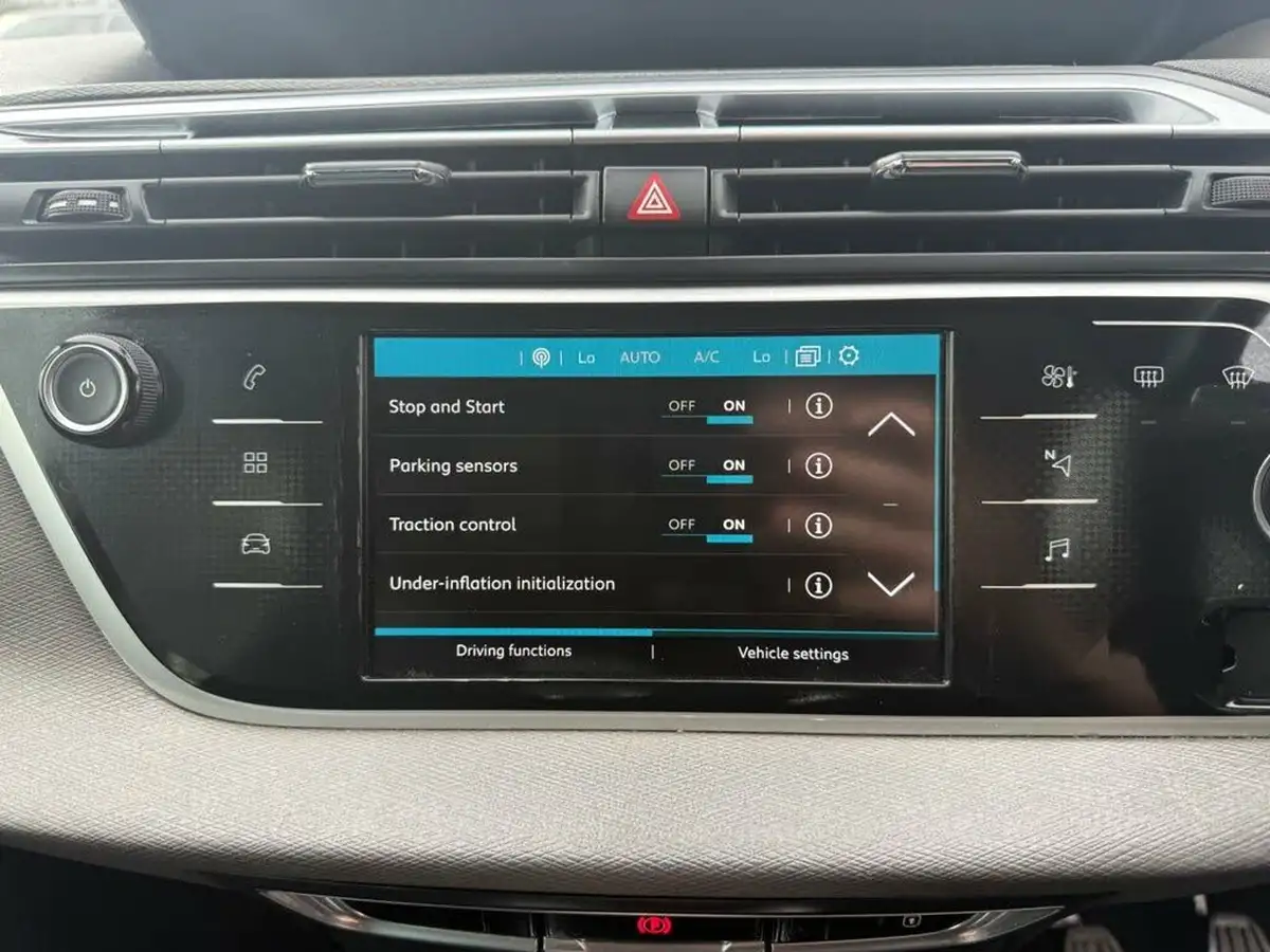 2017-citroen-grand-c4-picasso-16bluehdi-feel-big-23