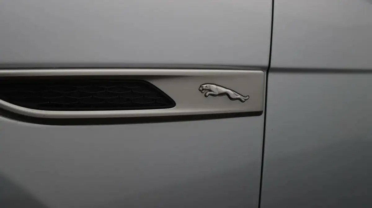2021-jaguar-f-pace-20-p400e-s-big-20
