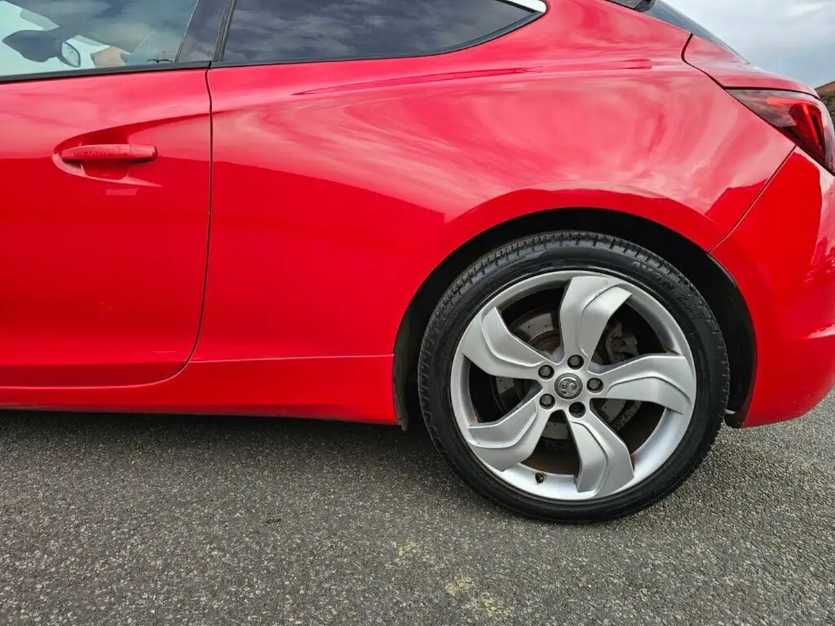 2012-vauxhall-astra-20-vxr-big-25