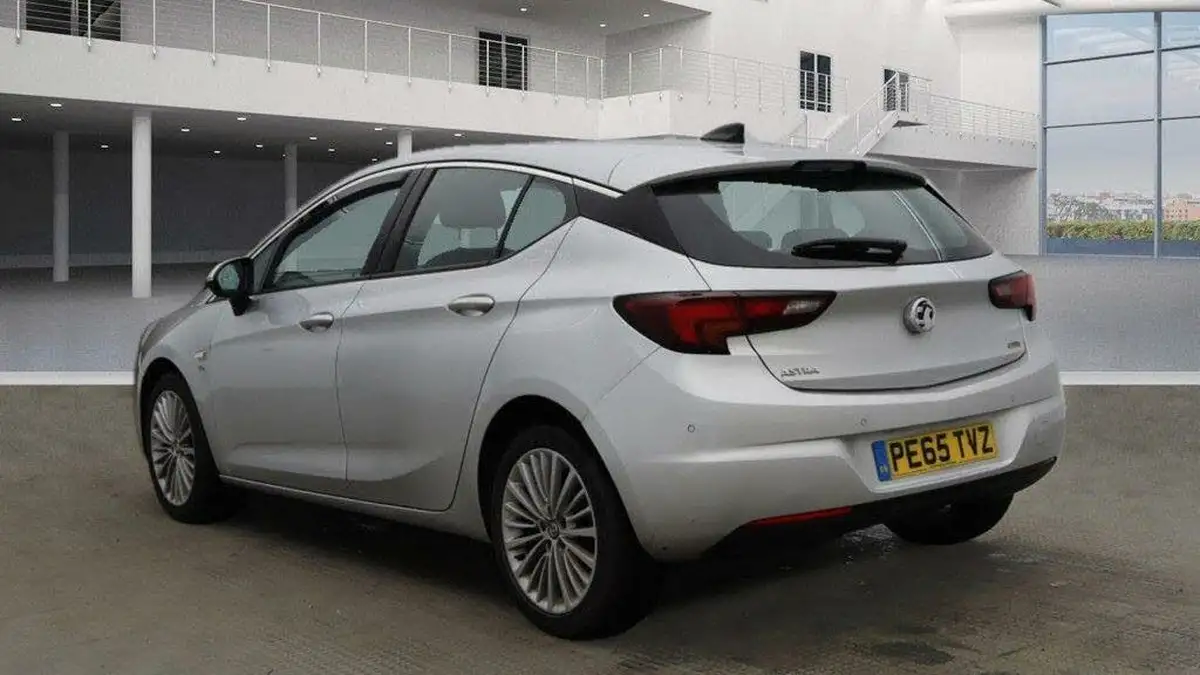 2015-vauxhall-astra-16cdti-elite-nav-136ps-hatchback-auto-big-2
