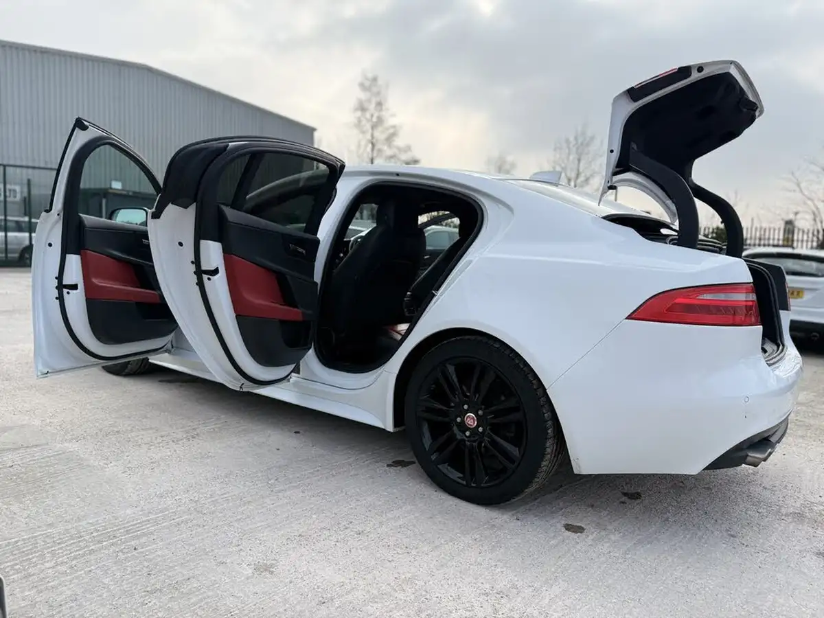2016-jaguar-xe-20d-r-sport-180ps-auto-big-12