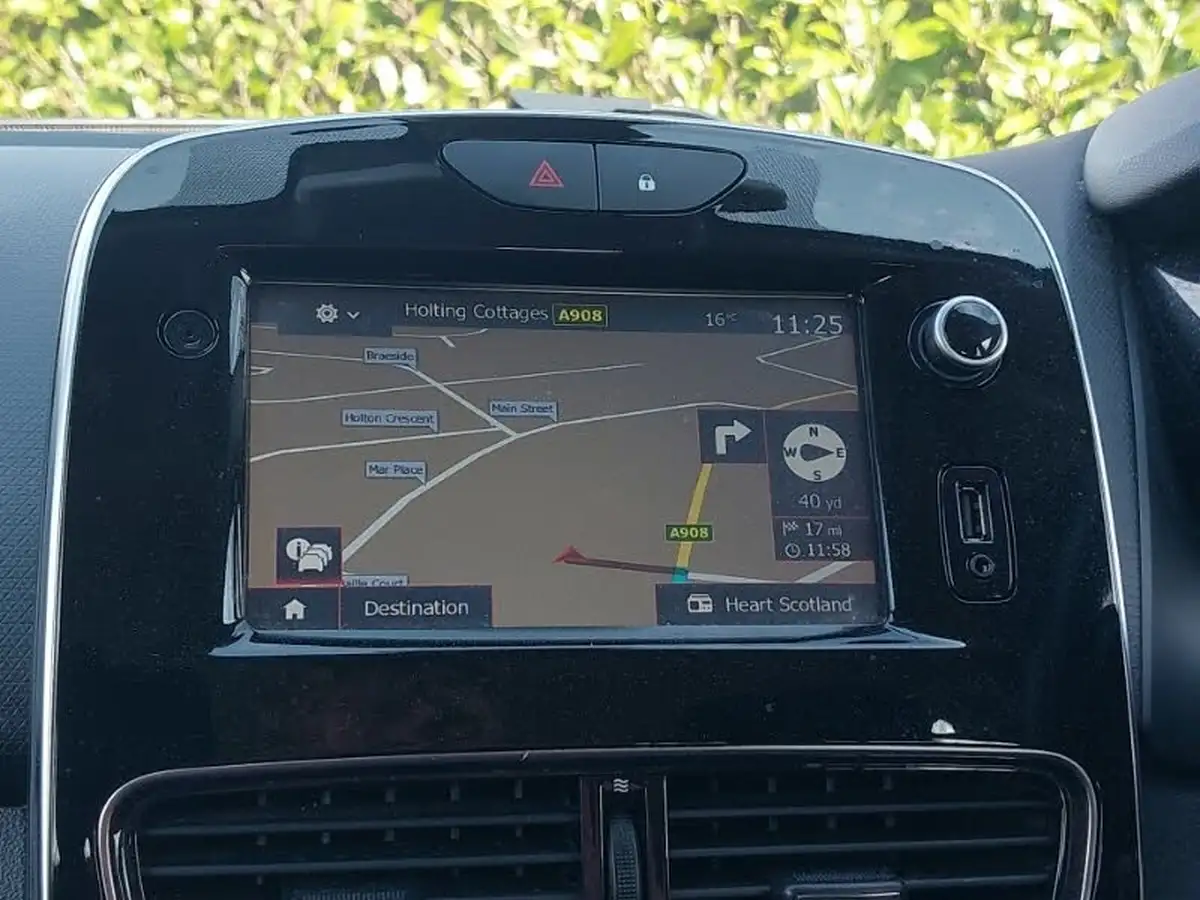 2016-renault-clio-15dci-dynamique-nav-ss-big-12