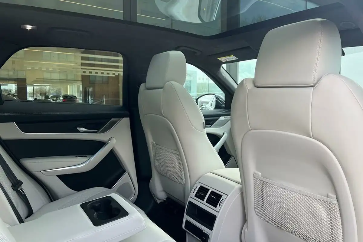 2023-jaguar-f-pace-20-d200-r-dynamic-hse-black-big-32