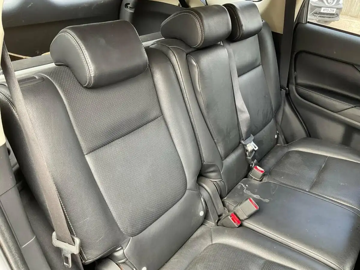 2016-mitsubishi-outlander-22di-d-gx3-leather7st-big-23