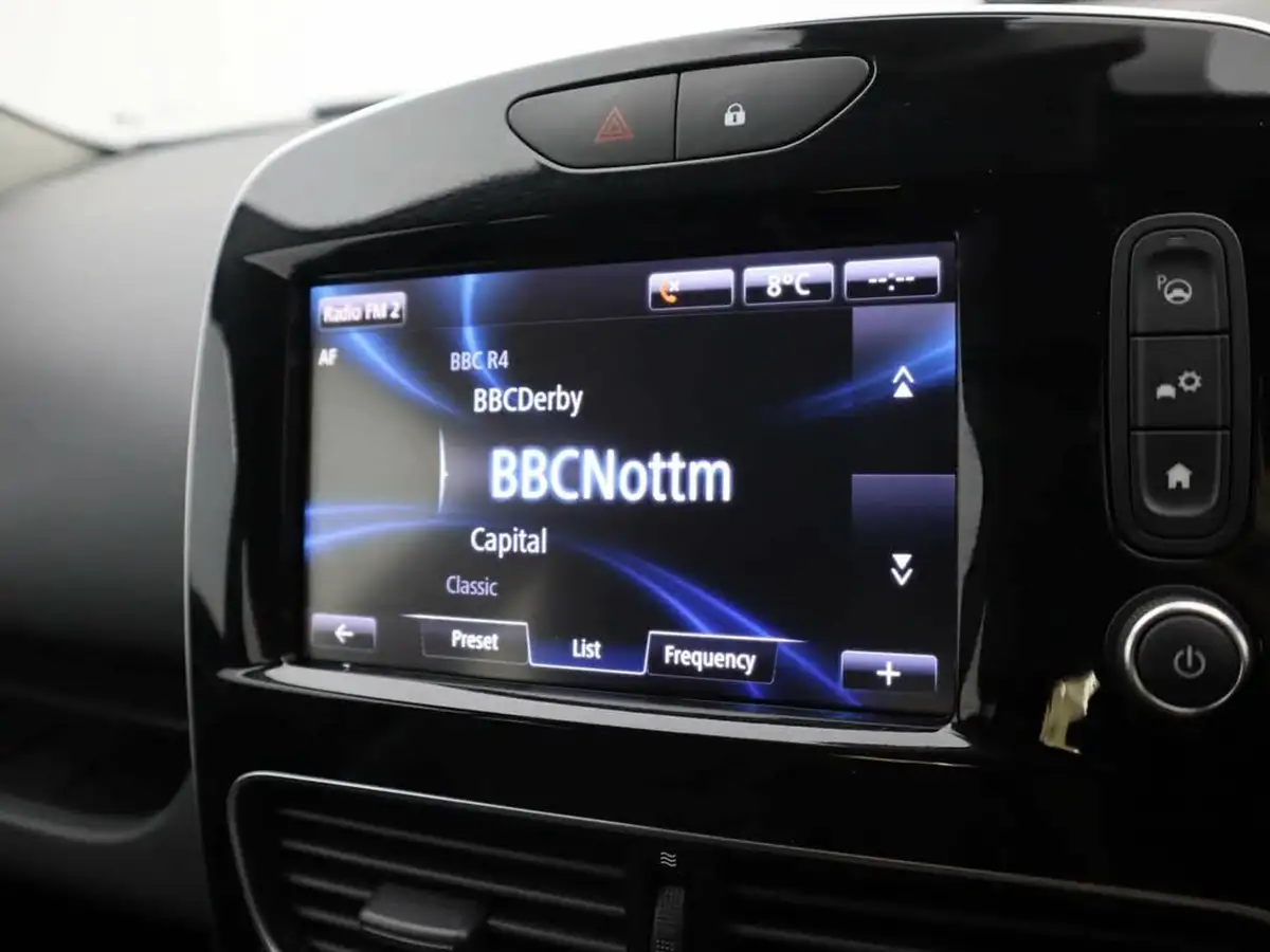 2017-renault-clio-12-tce-signature-nav-big-20
