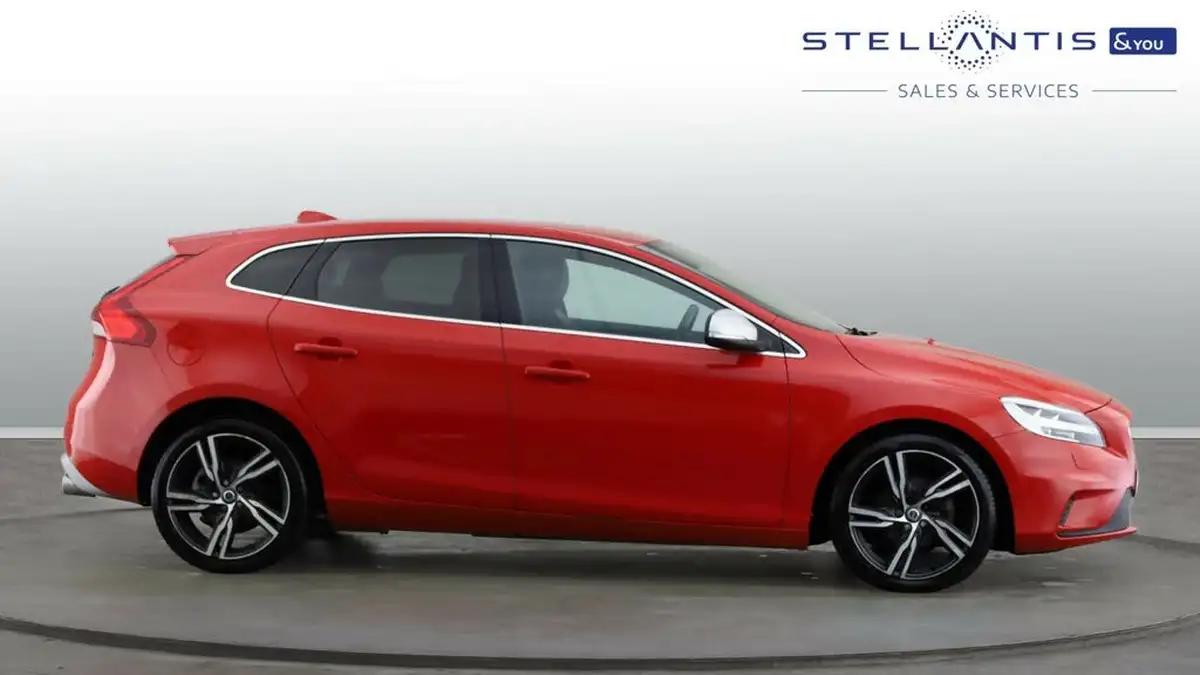 2017-volvo-v40-20td-d2-r-design-pro-big-3