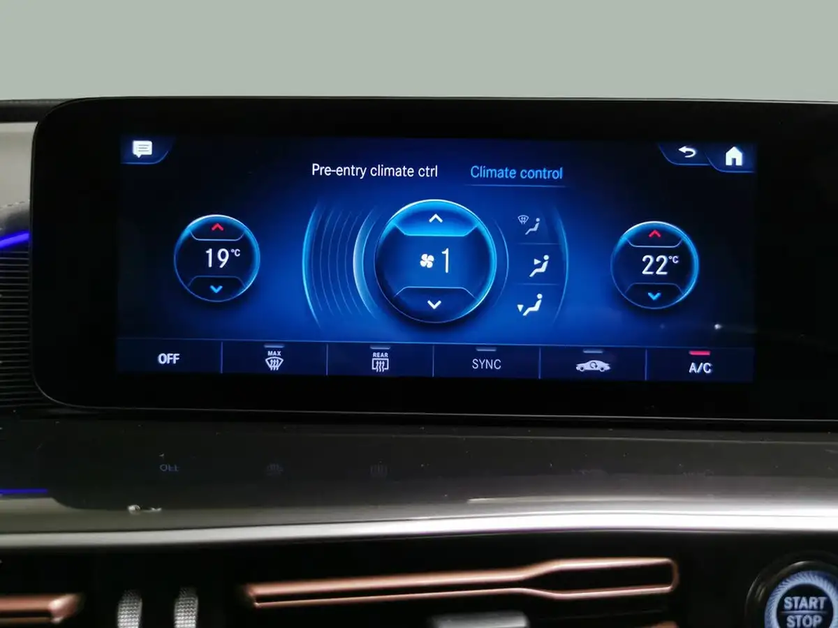 2022-mercedes-benz-eqc-e-eqc-400-amg-line-big-14