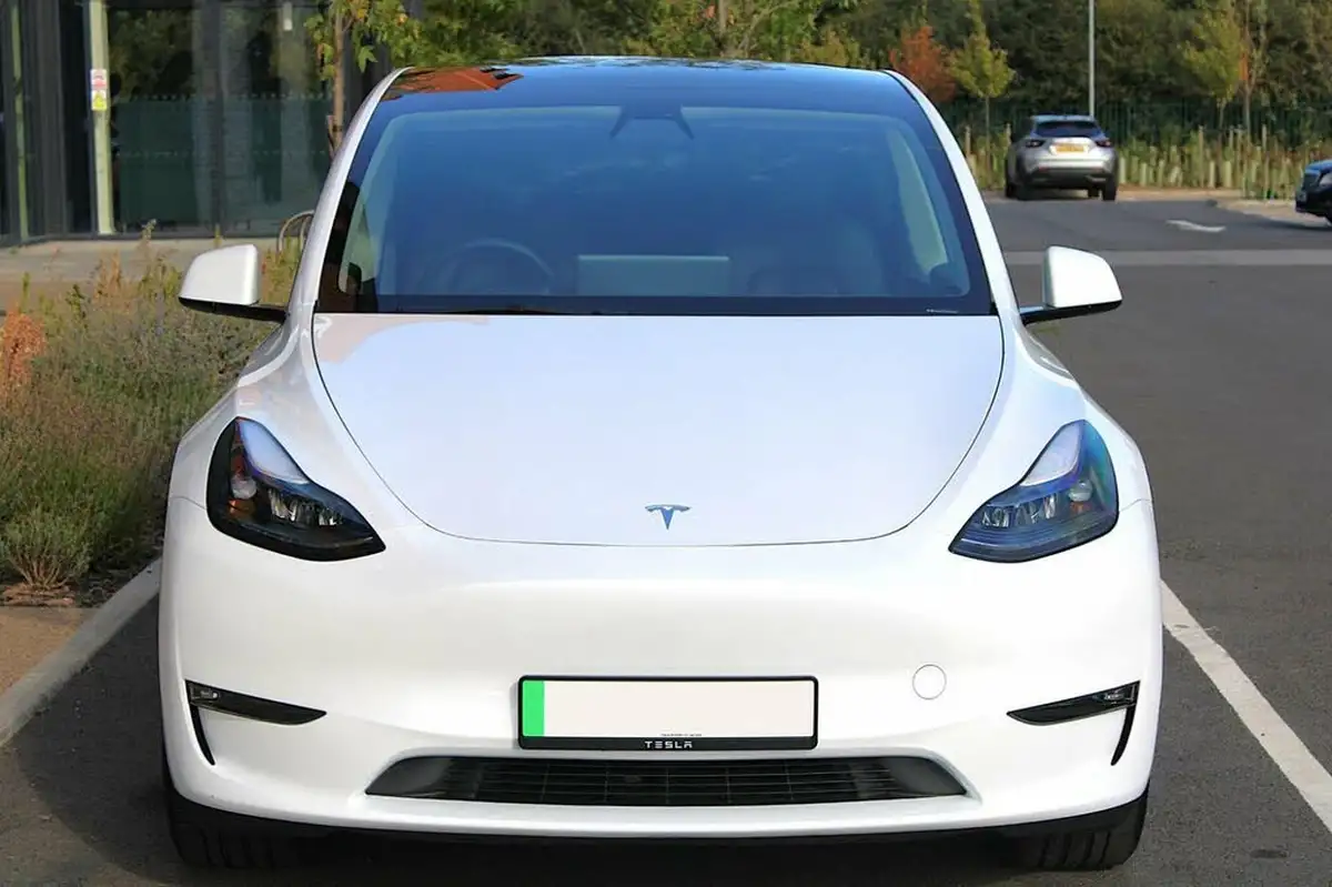 2023-tesla-model-y-e-long-range-big-7
