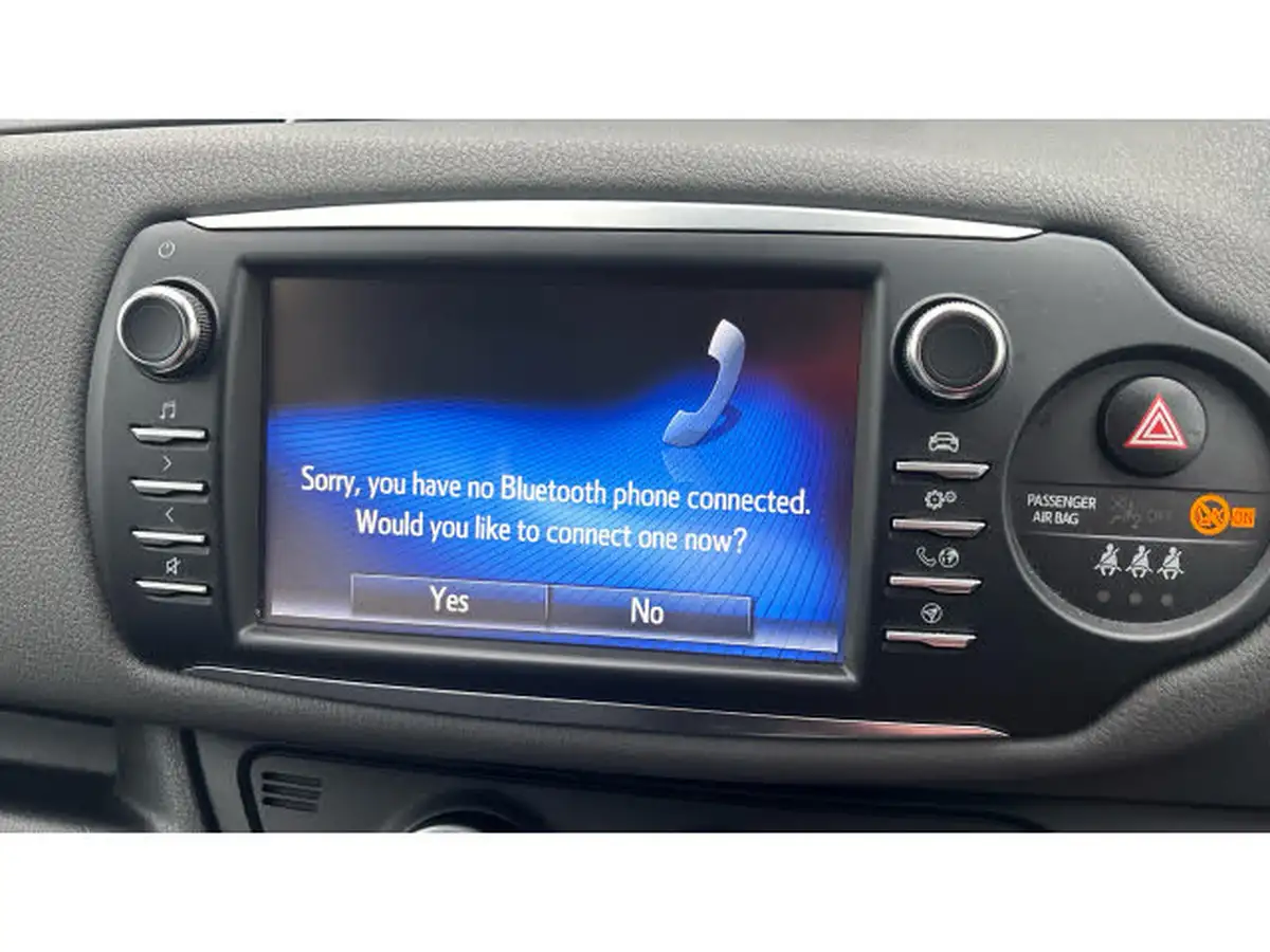 2019-toyota-yaris-15-vvt-i-icon-tech-111bhp-1496cc-cvt-big-24